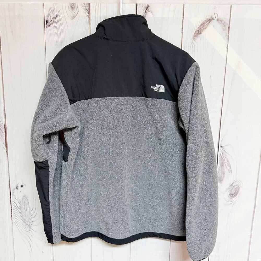 The North Face classic tnf